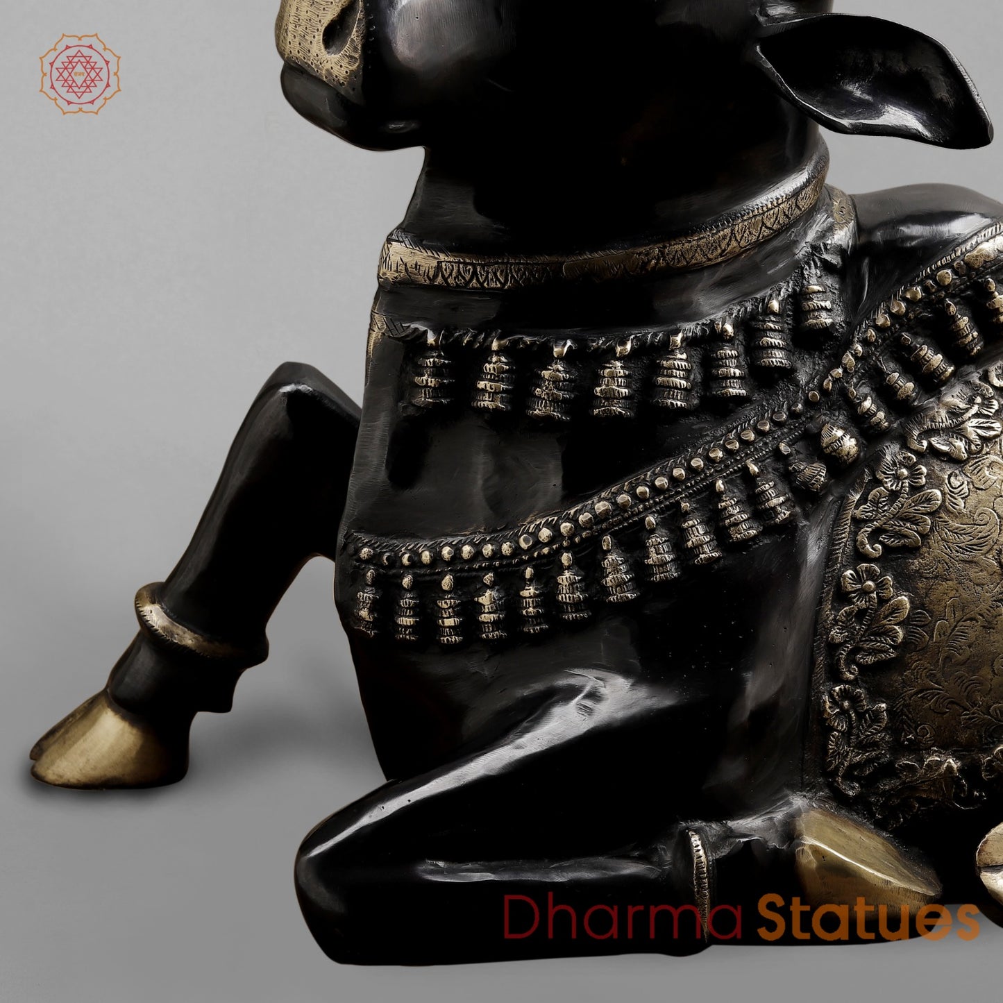Brass Nandi Seated Fine, Royal Black Finish 32”