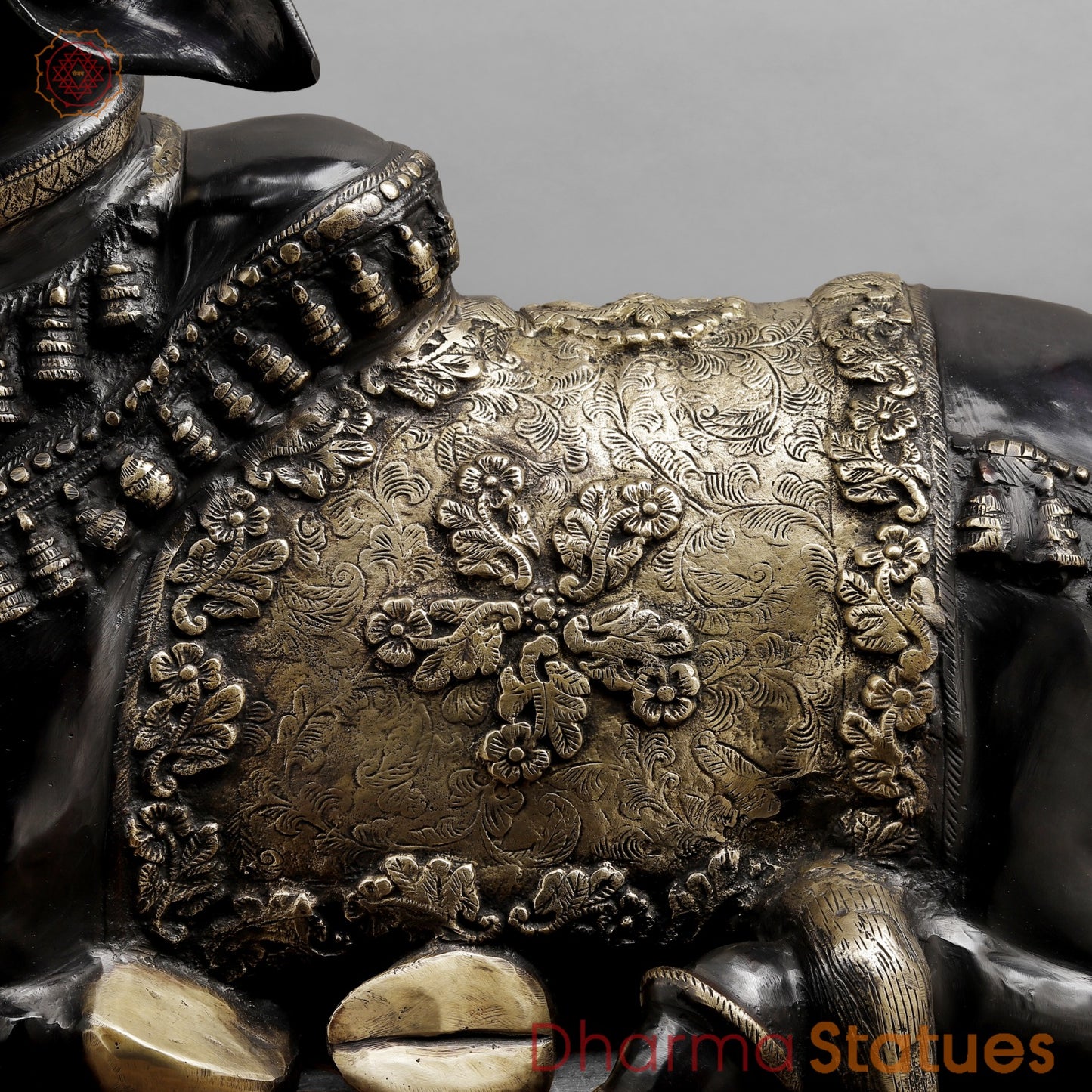Brass Nandi Seated Fine, Royal Black Finish 32”