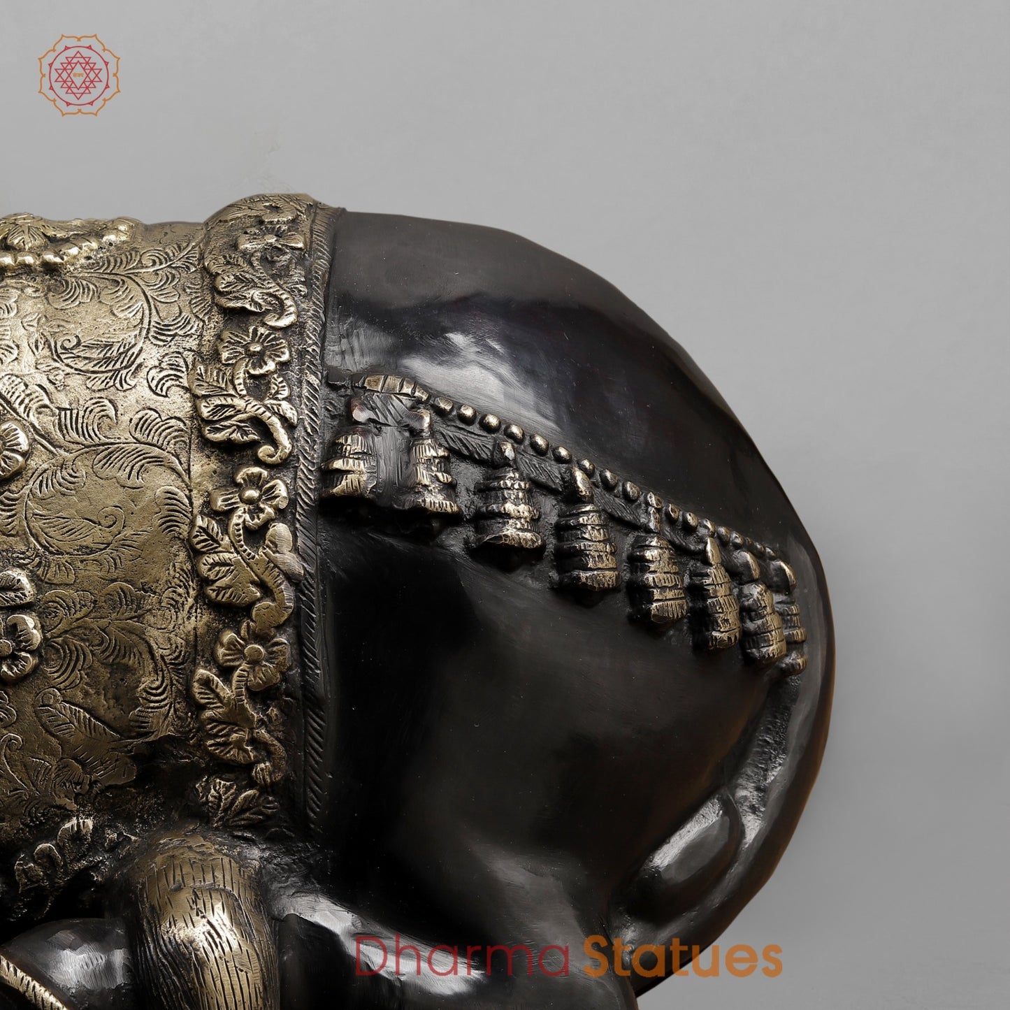 Brass Nandi Seated Fine, Royal Black Finish 32”