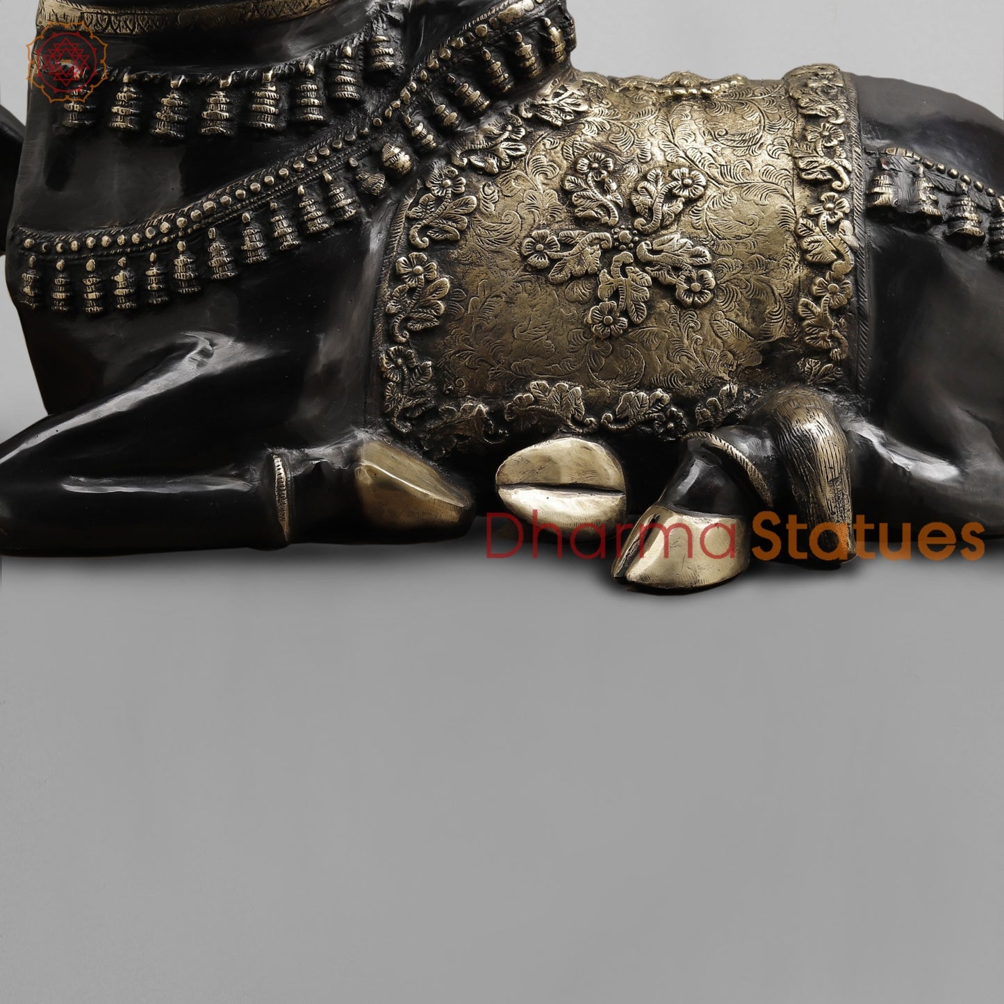 Brass Nandi Seated Fine, Royal Black Finish 32”